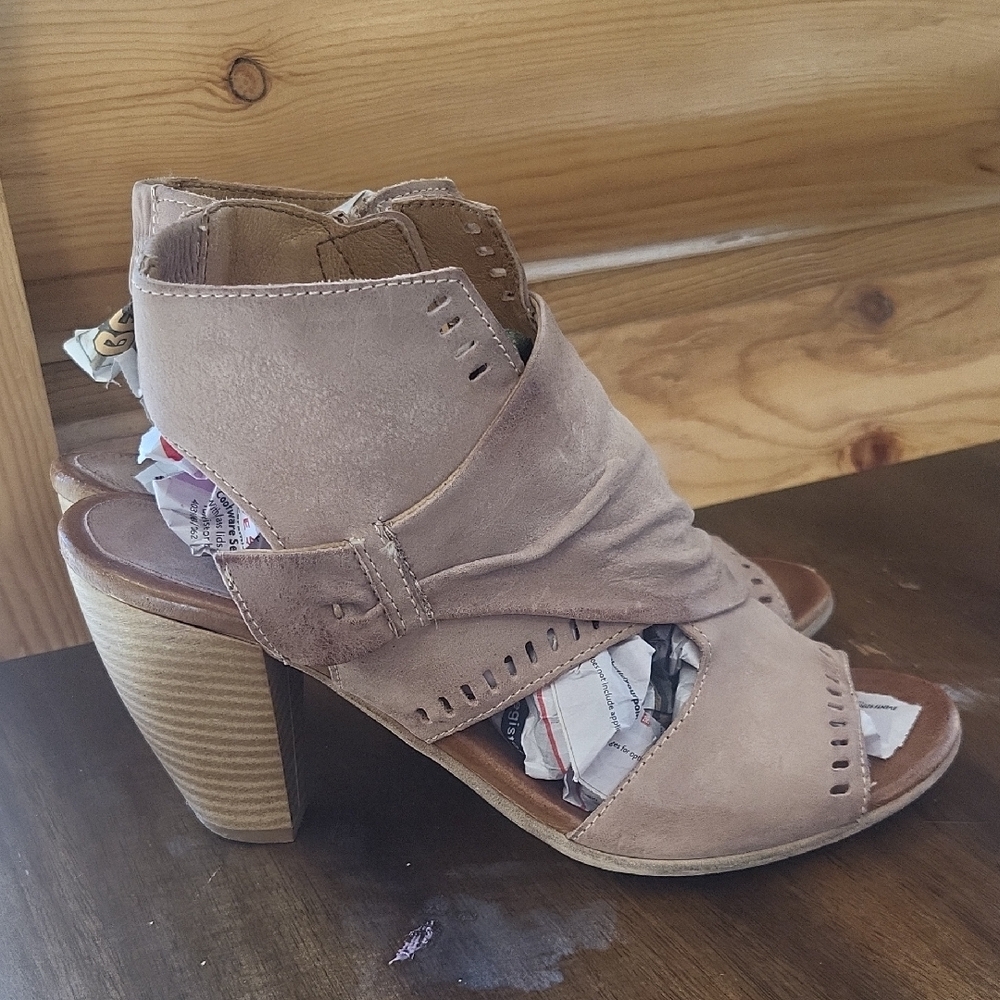 Miz MOOZ Women's Taupe Suede Peep-Toe Block Heel Sandals